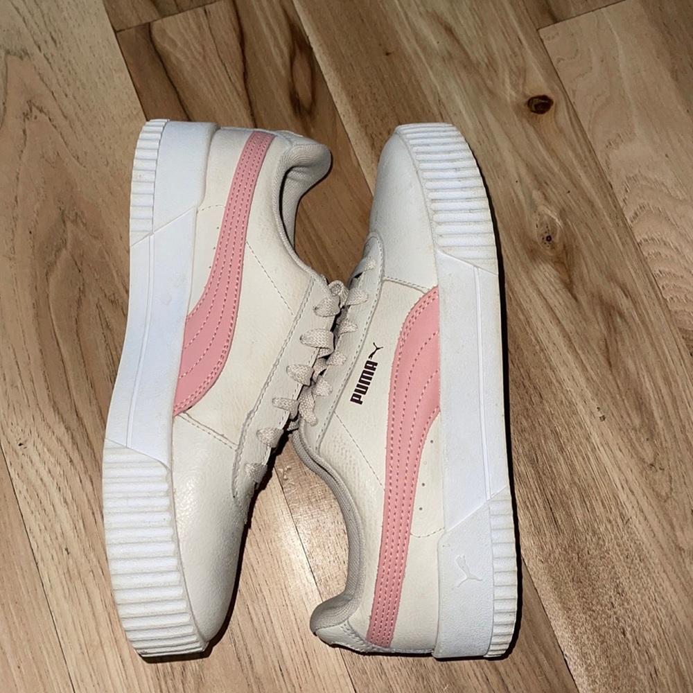Womens Puma sneakers